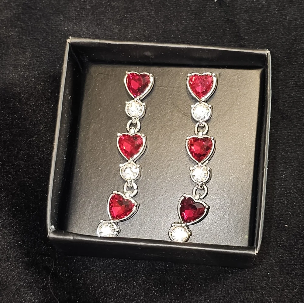 Dangle earrings - Picture 1 of 1